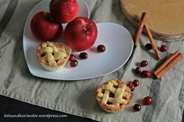 Mini Apple Cranberry Pie mit Zimt