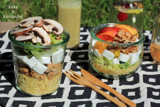 Salat im Glas Picknick, mit Pute, Ziegenkäse, Nektarinen